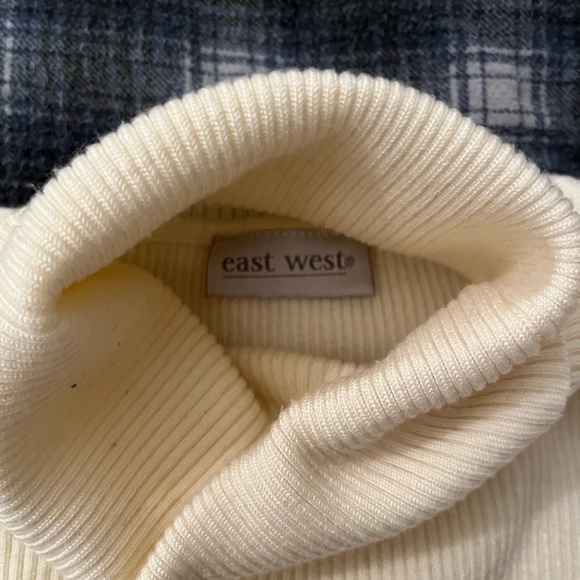 Like new East West turtleneck sweater - Picture 2 of 2